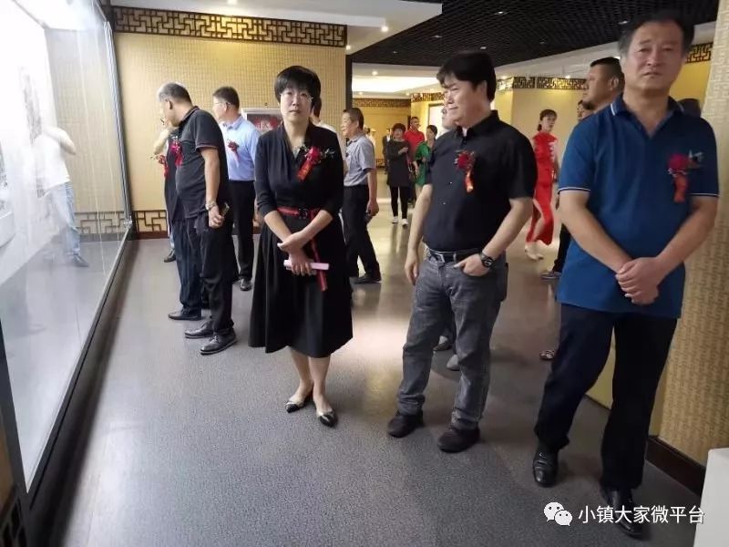 唐一一與皇甫尚安最新動(dòng)態(tài)揭秘，小巷美食天堂的探尋之旅